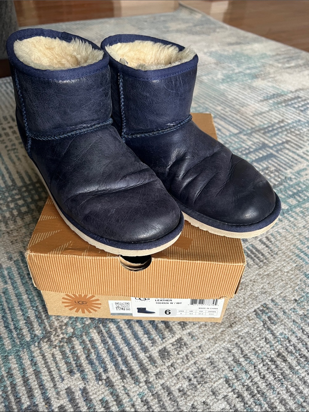 UGG Classic Mini Leather Boots Women’s 6 Indigo Blue Shearling 1004926